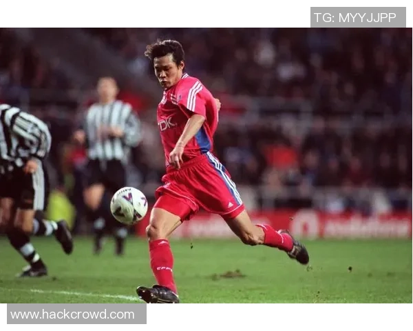 足球明星专访高清截图揭示他们的训练秘密与生活点滴