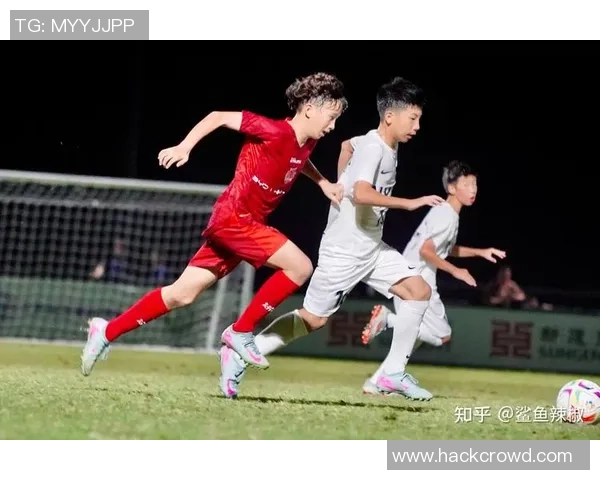 学习足球明星的跑步技巧视频助你提升运动表现与技能