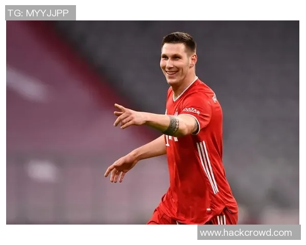 足球明星黑白艺术作品展现运动之美与激情的结合